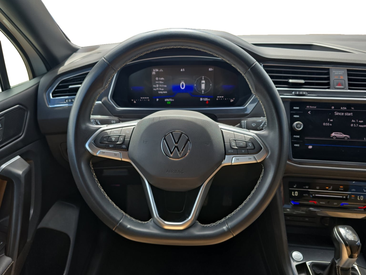 Used 2023 Volkswagen Tiguan SE AWD/4WD image 13