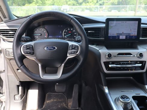 Used 2021 Ford Explorer XLT w/ Equipment Group 202A RWD image 17