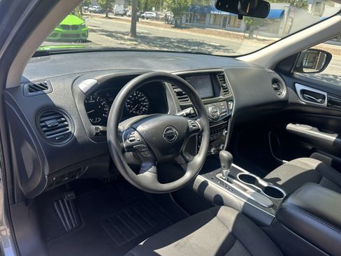 Used 2020 Nissan Pathfinder S FWD image 19