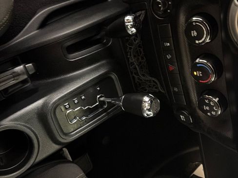 Used 2017 Jeep Wrangler Sahara w/ Dual Top Group AWD/4WD image 16