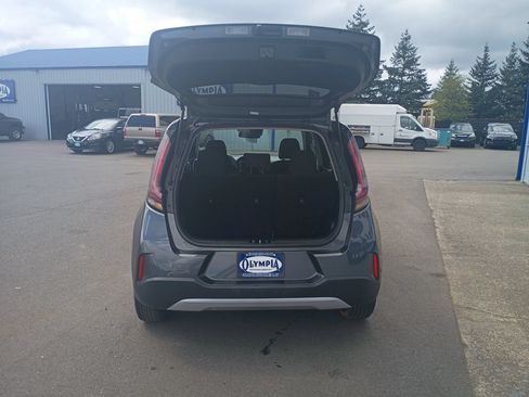 Used 2024 Kia Soul LX w/ Option Group 015 FWD image 10