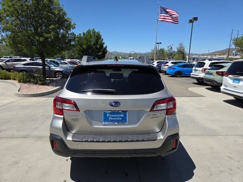 Used 2018 Subaru Outback 3.6R Limited AWD/4WD image 6