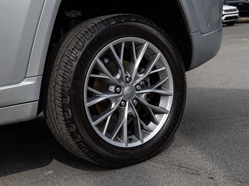Used 2023 Jeep Grand Cherokee Summit AWD/4WD image 8