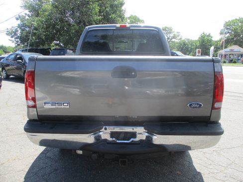 Used 2006 Ford F250 Lariat image 3