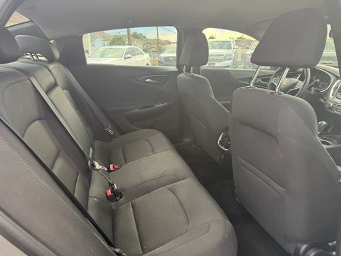 Used 2017 Chevrolet Malibu LT FWD image 15