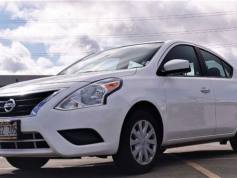 Used 2018 Nissan Versa SV FWD image 1