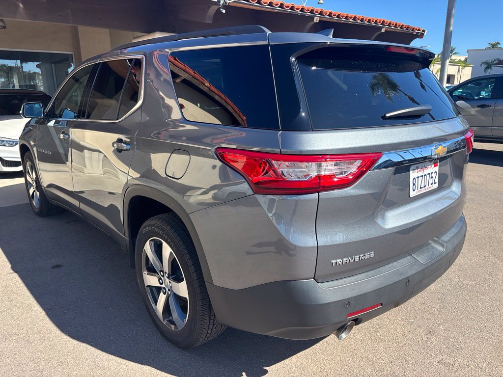 Used 2020 Chevrolet Traverse LT w/ LT Premium Package FWD image 2
