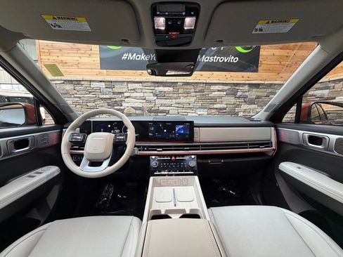 Used 2025 Hyundai Santa Fe Limited AWD/4WD image 16