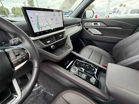 Used 2025 Ford Explorer Platinum w/ LUX Leather Package AWD/4WD image 32