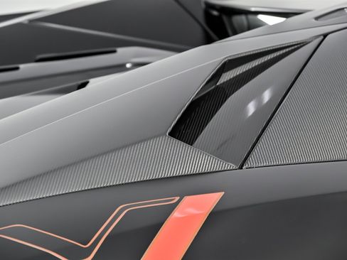 Used 2021 Lamborghini Aventador SVJ image 18