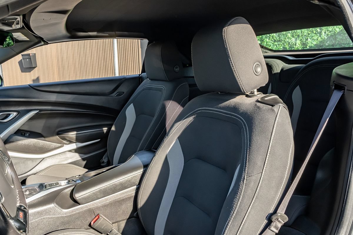 Used 2018 Chevrolet Camaro SS RWD image 14