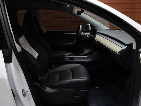 Used 2023 Tesla Model Y Performance image 20