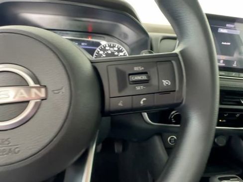 Used 2023 Nissan Rogue S AWD/4WD image 29