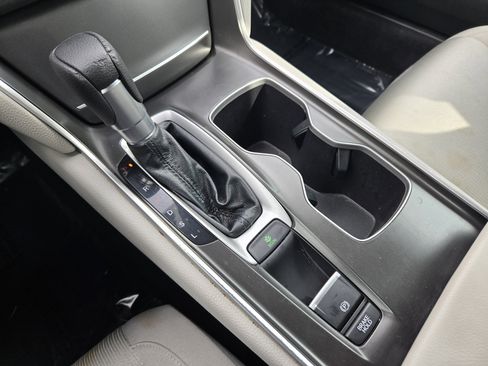 Used 2018 Honda Accord LX image 18