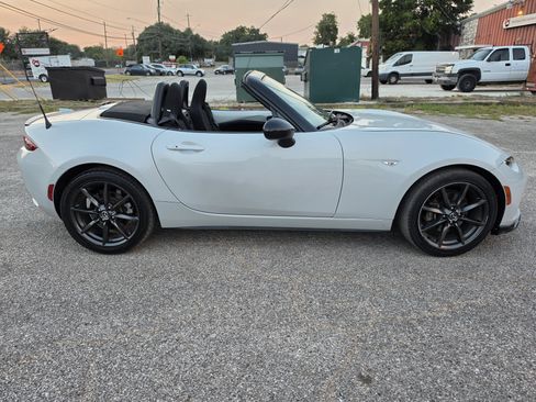 Used 2016 MAZDA MX-5 Miata Club RWD image 39