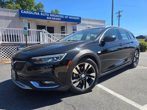 Used 2018 Buick Regal Essence w/ Driver Confidence Package #1 AWD/4WD image 2