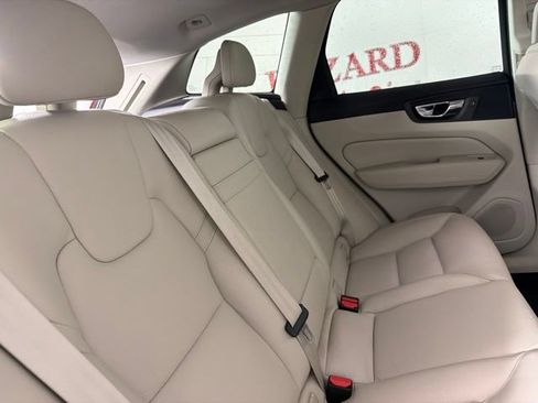 Used 2018 Volvo XC60 T5 Momentum w/ Convenience Package AWD/4WD image 18