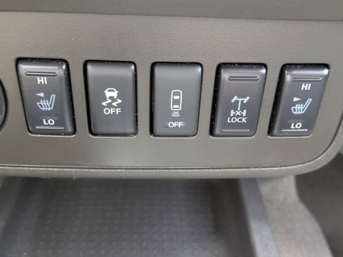 Used 2018 Nissan Frontier PRO-4X AWD/4WD image 22