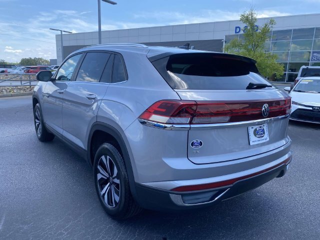 Used 2024 Volkswagen Atlas Cross Sport SE FWD image 5