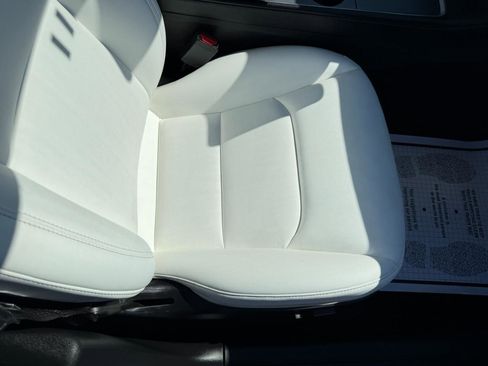 Used 2021 Tesla Model Y Long Range image 44