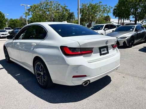 Used 2025 BMW 330i Sedan w/ M Sport Package RWD image 4
