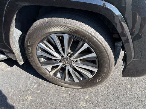 Used 2024 Lexus LX 600 4WD w/ Appearance Package image 7