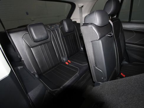 Used 2024 Volkswagen Tiguan SE FWD image 23
