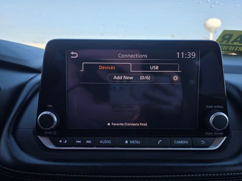 Used 2024 Nissan Rogue S image 39