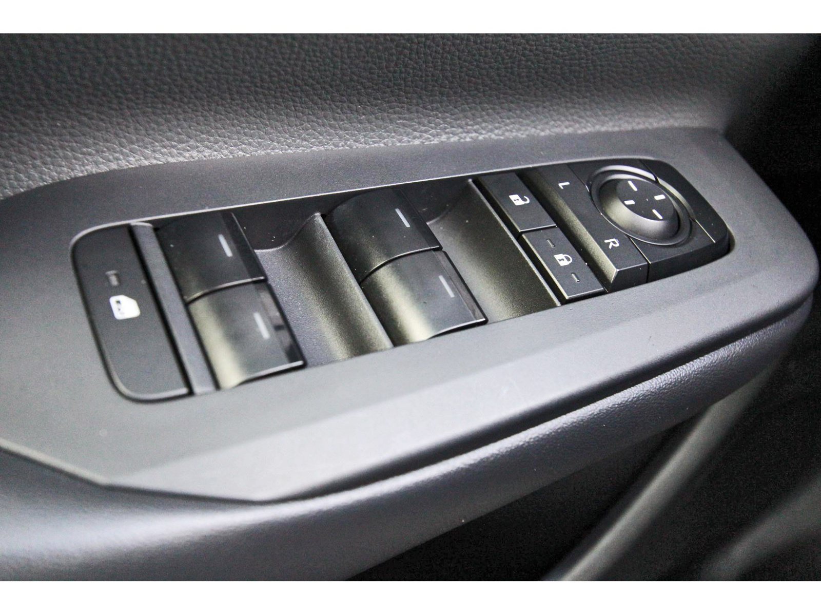Used 2023 Toyota Prius LE FWD image 22