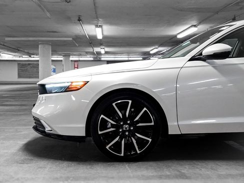 Used 2023 Honda Accord Touring image 14