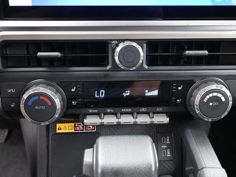 Certified 2025 Toyota 4Runner TRD Off-Road Premium AWD/4WD image 23