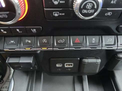 Used 2020 GMC Sierra 1500 SLT image 32