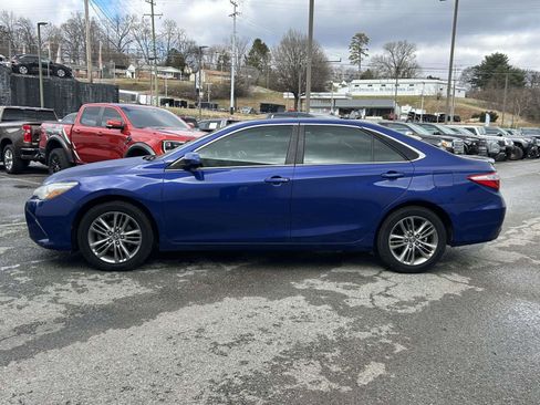 Used 2015 Toyota Camry SE image 6