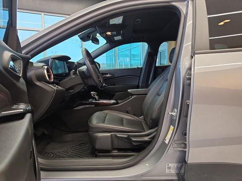 Used 2025 Chevrolet Trax RS w/ Sunroof Package image 12