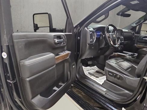 Used 2022 Chevrolet Silverado 1500 High Country image 9