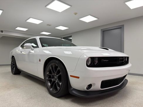 Used 2021 Dodge Challenger R/T Scat Pack RWD image 4