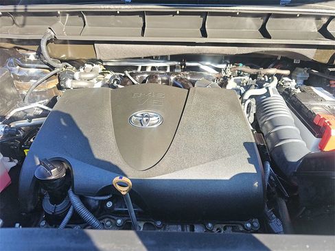 Used 2022 Toyota Highlander XLE image 24