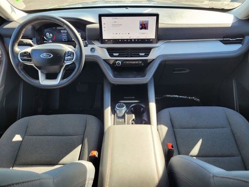 Used 2025 Ford Explorer Active image 6