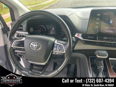 Used 2021 Toyota Sienna XLE FWD image 27