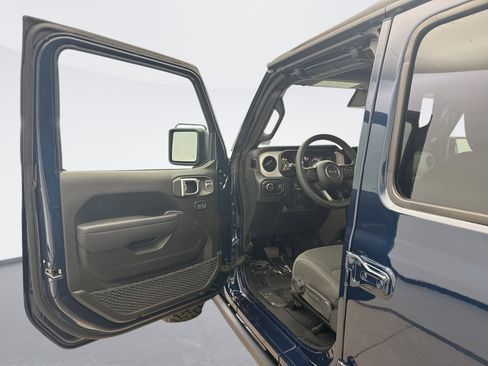 Used 2025 Jeep Wrangler Unlimited Sport image 9