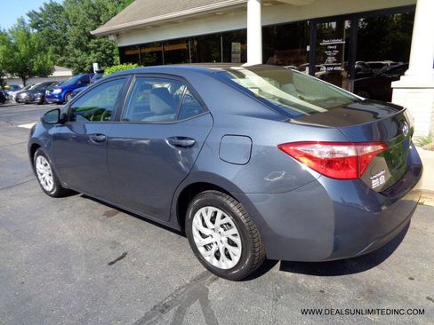 Used 2018 Toyota Corolla LE FWD image 4