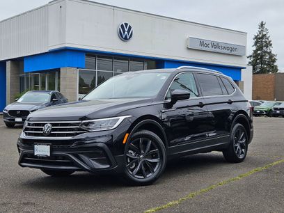 Used 2024 Volkswagen Tiguan SE w/ Panoramic Sunroof Package