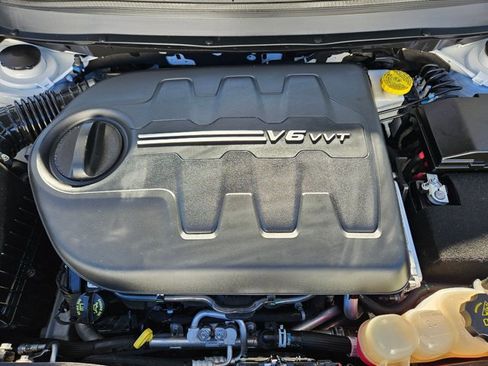 Used 2019 Jeep Cherokee Trailhawk image 26