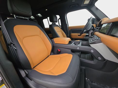 Certified 2024 Land Rover Defender 110 X-Dynamic SE AWD/4WD image 10