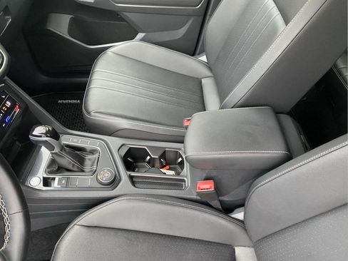 Used 2024 Volkswagen Tiguan SE AWD/4WD image 16