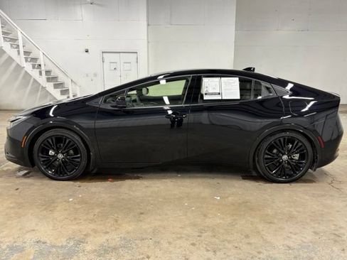 Certified 2025 Toyota Prius FWD image 4