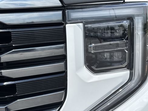 Used 2023 GMC Sierra 1500 AT4 w/ AT4 Premium Package AWD/4WD image 6
