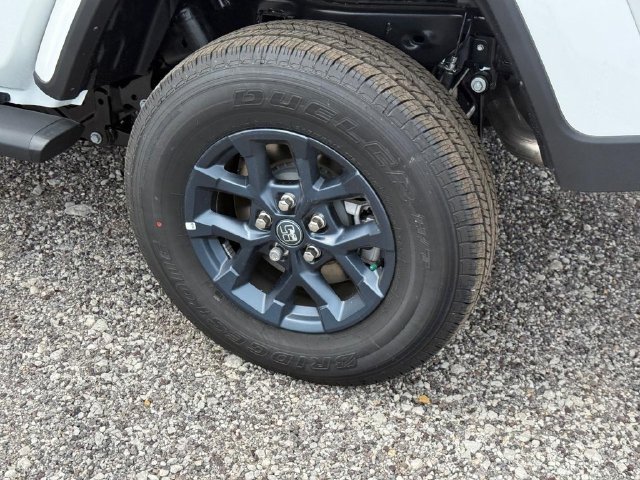 New 2026 Jeep Gladiator Sport AWD/4WD image 9