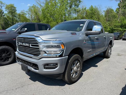 Used 2024 RAM 2500 Laramie AWD/4WD image 3