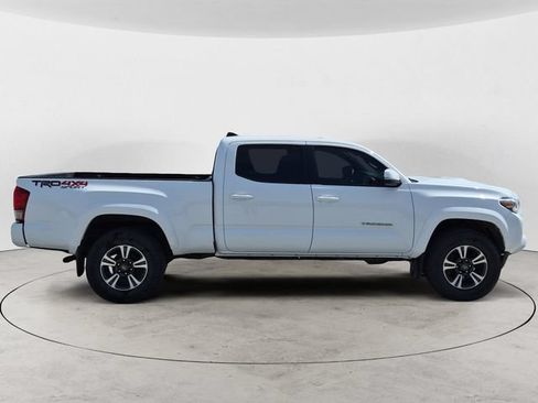 Used 2017 Toyota Tacoma TRD Sport w/ Premium & Technology Package AWD/4WD image 6